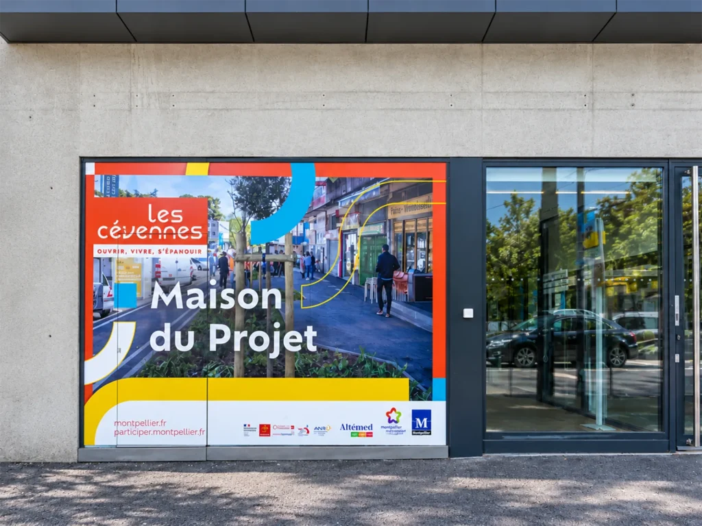Habillage de vitrine en adhésif microperforé pour Altemed à Montpellier