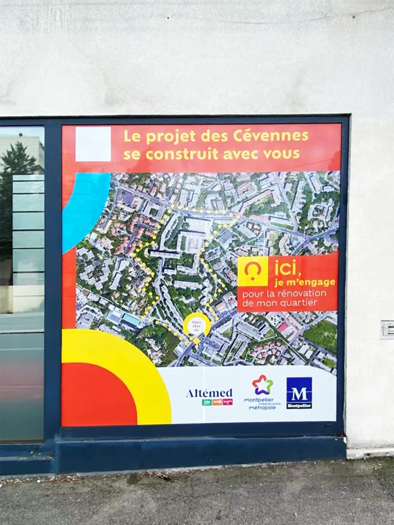 Habillage de vitrine en adhésif microperforé pour Altemed à Montpellier