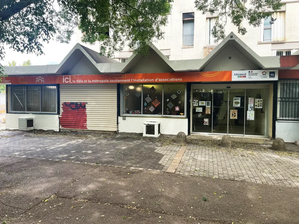 Fabrication et pose d’un panneau de boutique pour SA3M à Montpellier