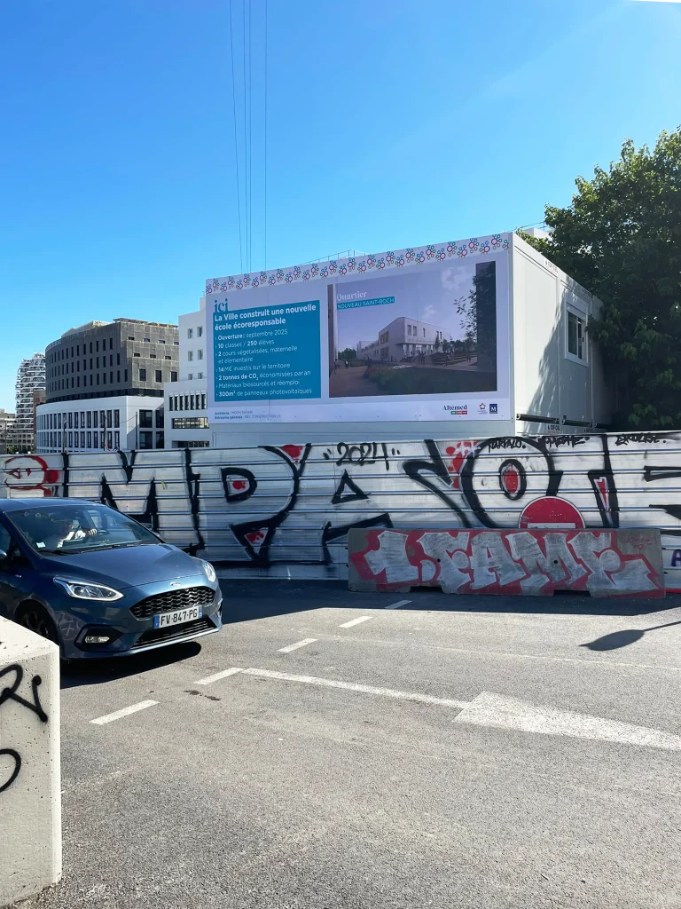 Fabrication et pose d’un panneau mural pour SERM à Montpellier