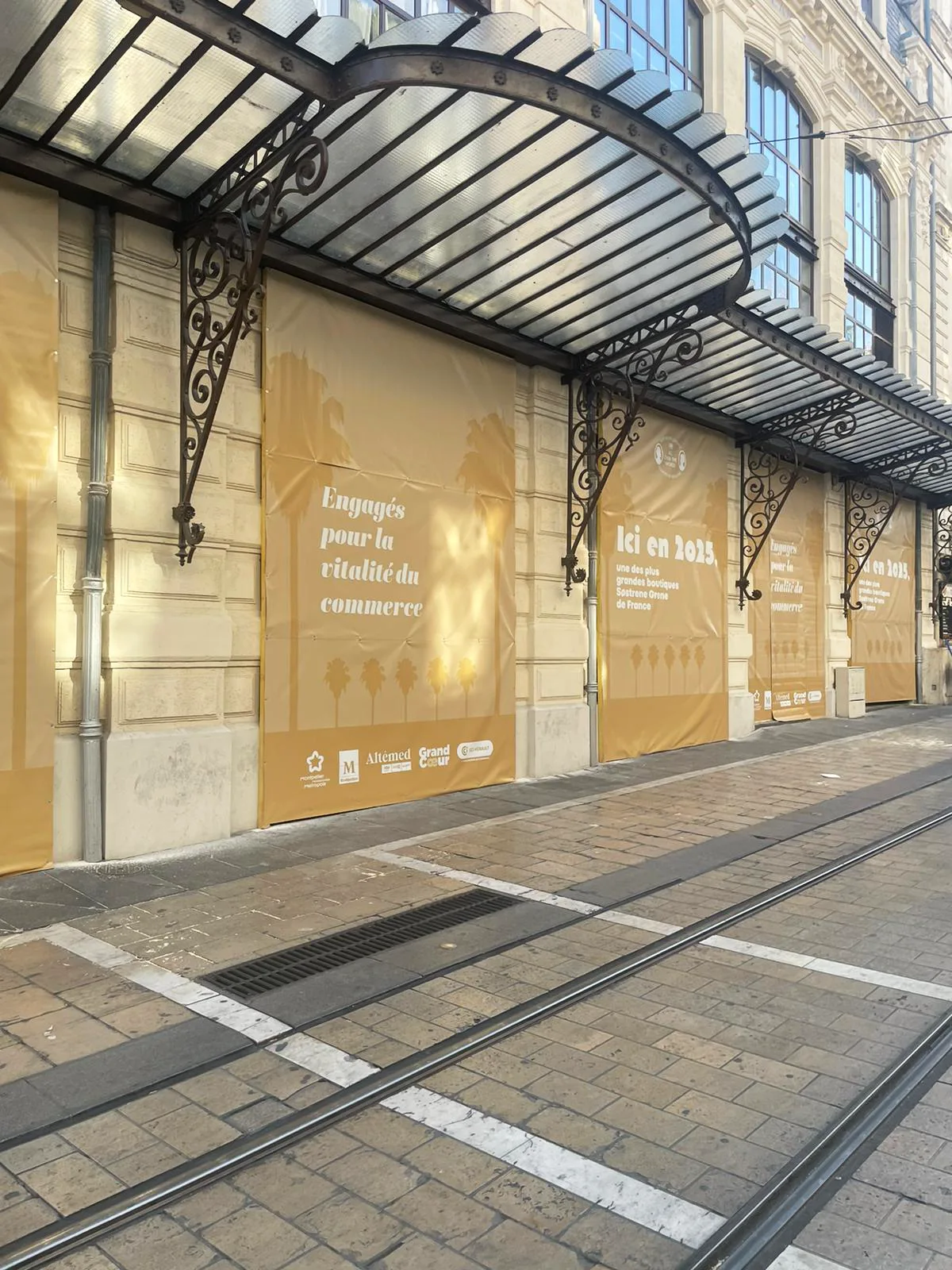 Pose de cinq bâches PVC de chantier pour SA3M à Montpellier