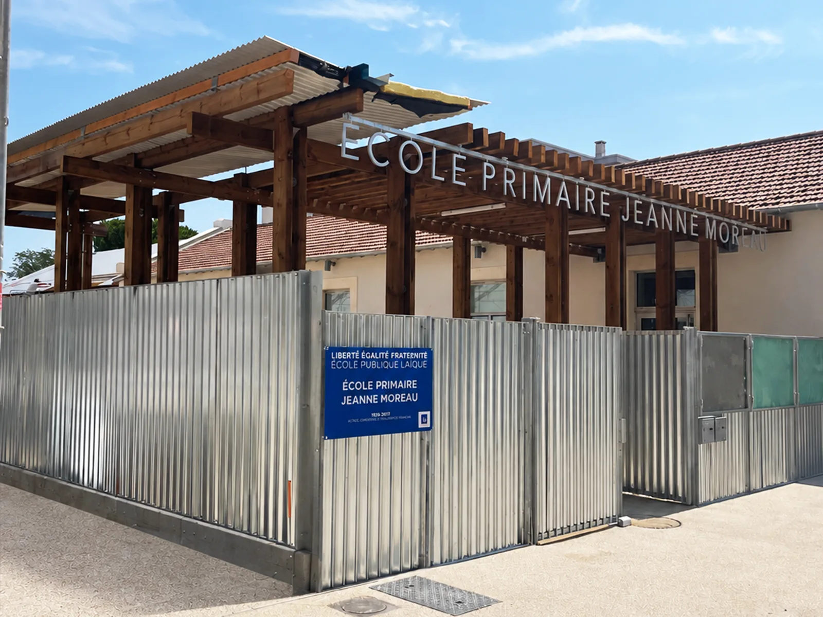 Fabrication et pose d’un panneau pour une école pour SA3M à Montpellier