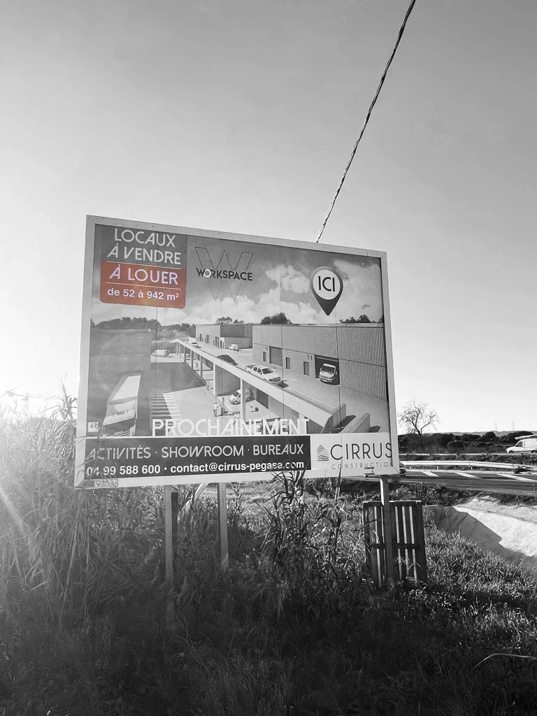 Fabrication d’une plaque magnétique personnalisée pour Cirrus Pégase à Villeneuve-lès-Maguelone