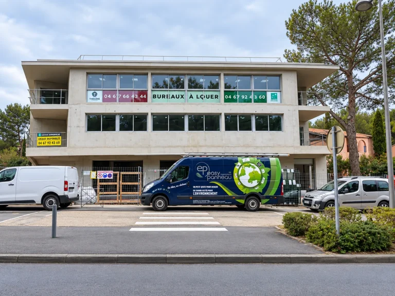 Habillage complet de vitrine en adhésif opaque pour Thélène à Montferrier-sur-Lez