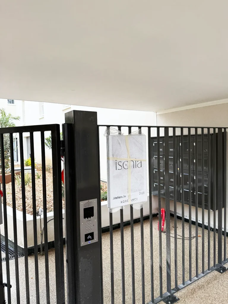 Fabrication et pose d’un caisson lumineux en Dibond pour Kordiance à Lattes