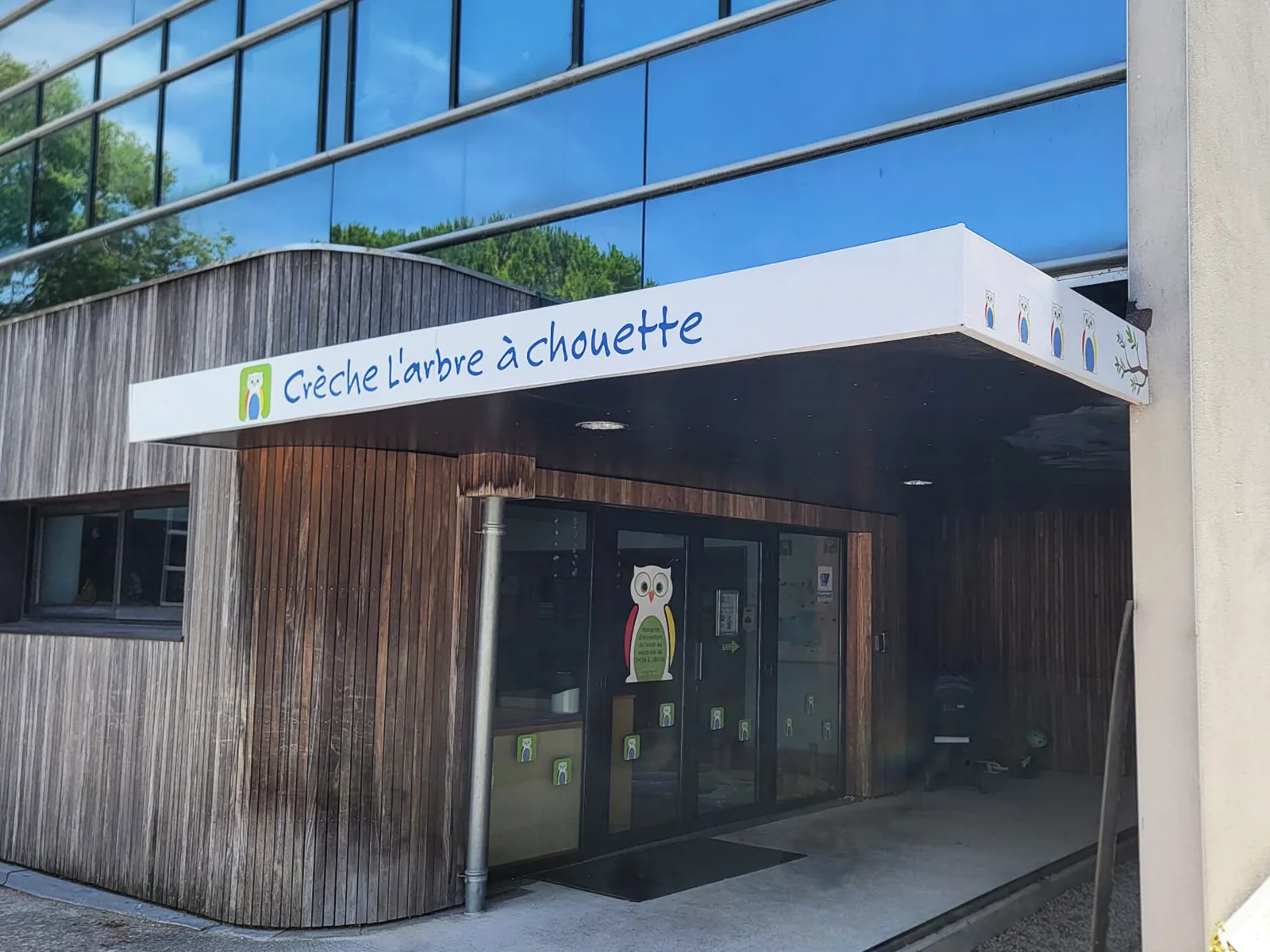 Fabrication et pose d’une enseigne de crèche pour Arbre à Chouette à Montpellier