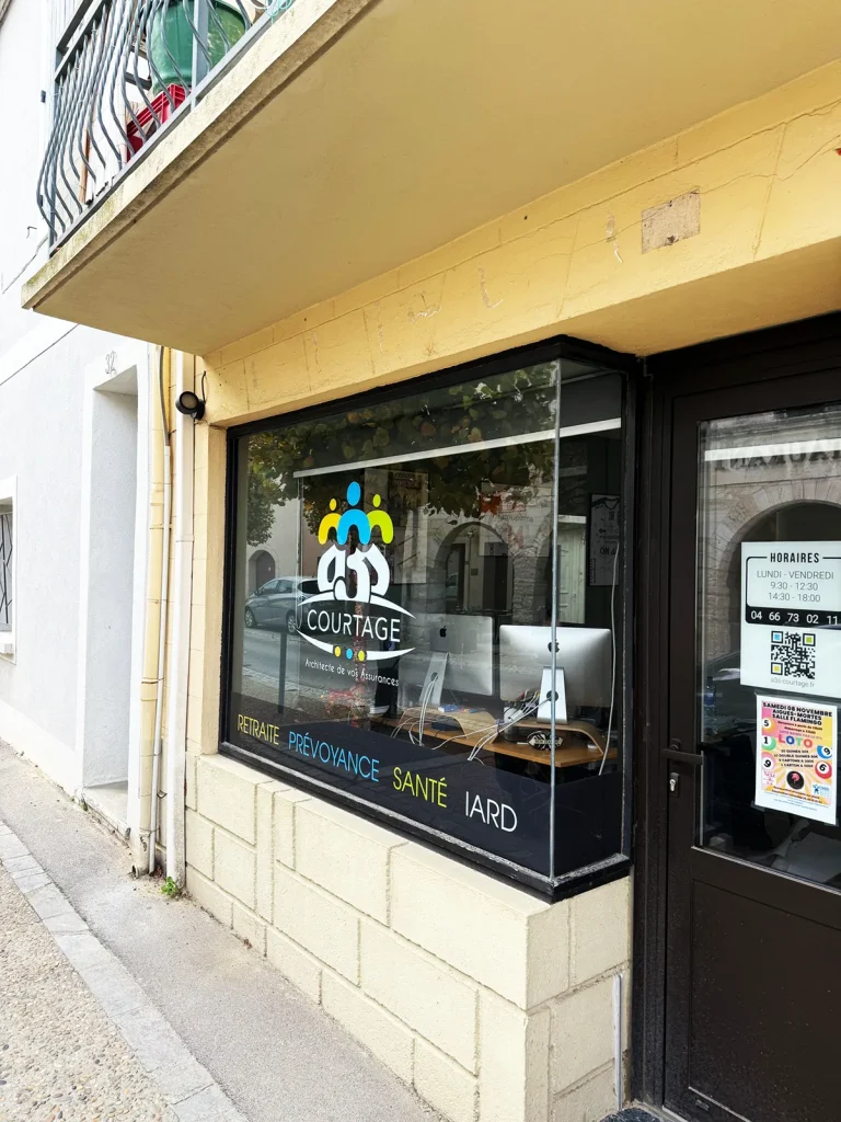 Habillage de vitrine en adhésif sur mesure pour A3S Courtage à Montpellier