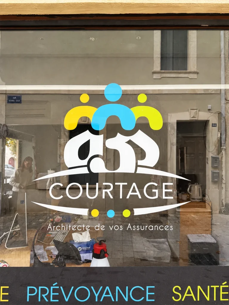 Habillage de vitrine en adhésif sur mesure pour A3S Courtage à Montpellier