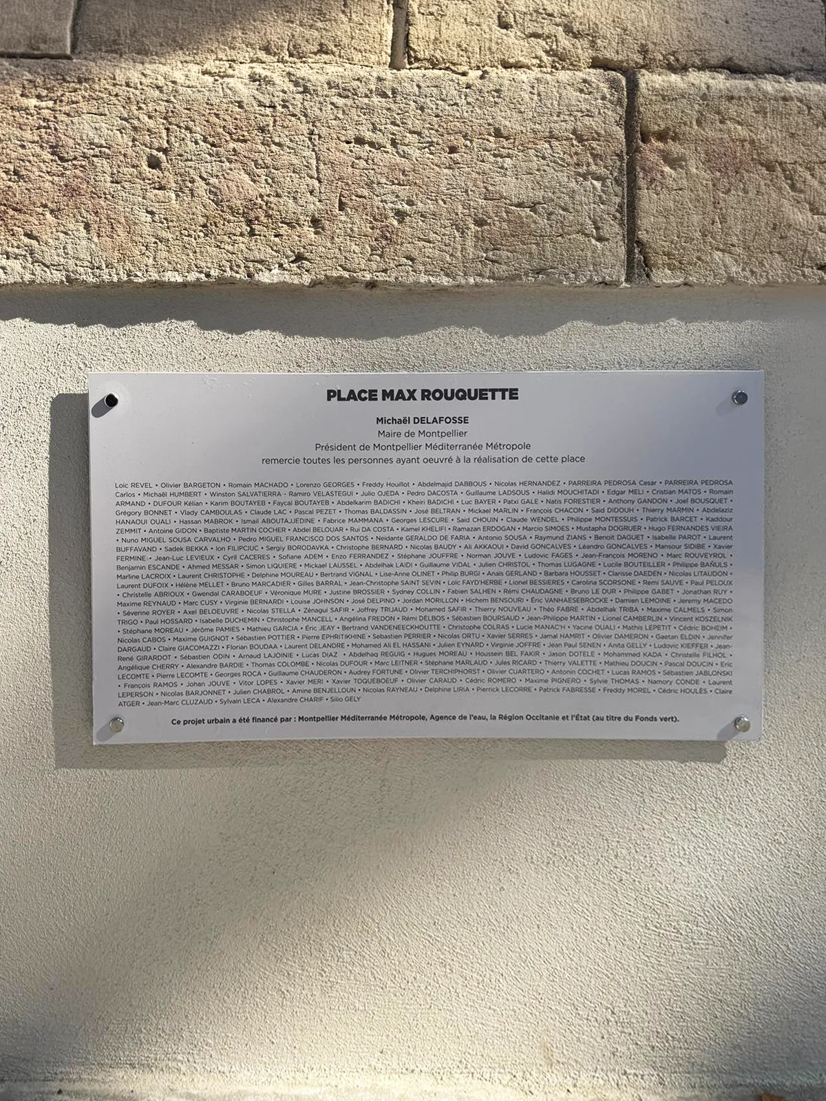Fabrication et pose d’une plaque inaugurale en Dibond anti-tag pour SA3M à Montpellier