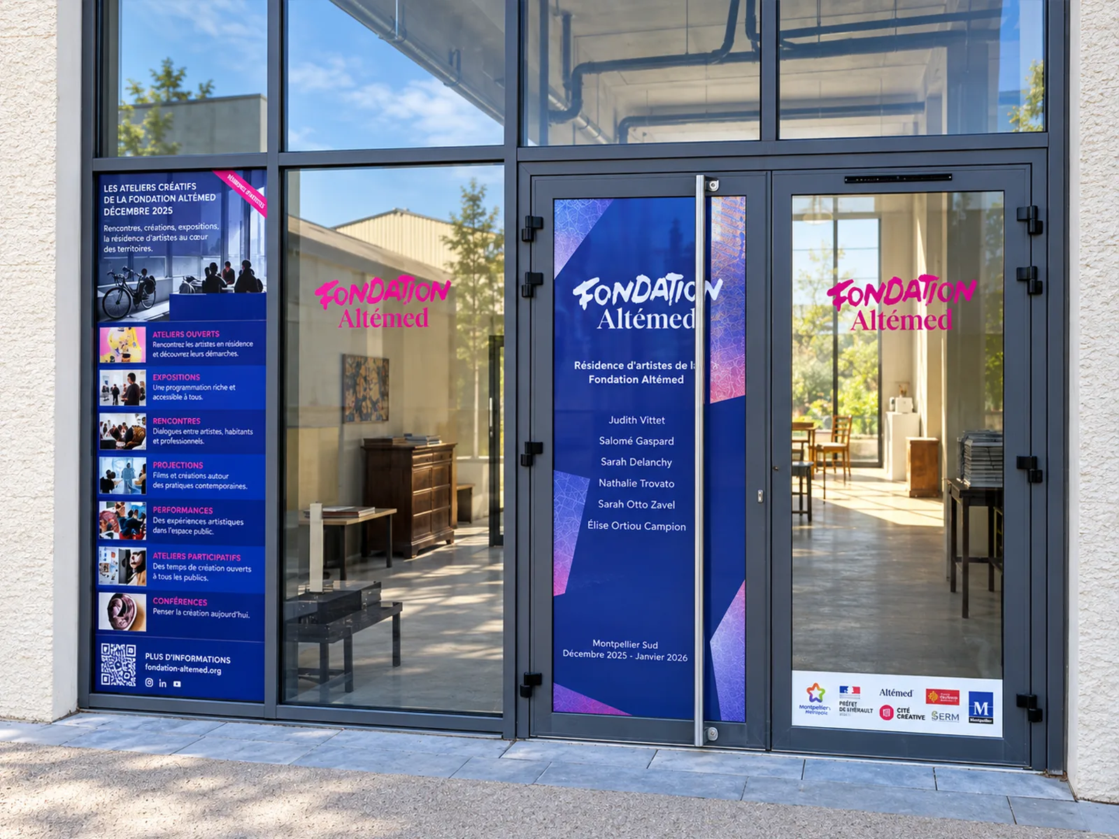 Habillage de vitrine en adhésif microperforé et lettrage découpé pour ACM à Montpellier