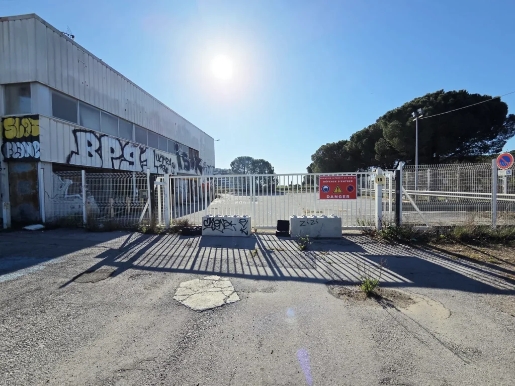 Fabrication et pose d’un panneau « Chantier interdit au public » pour SA3M à Montpellier