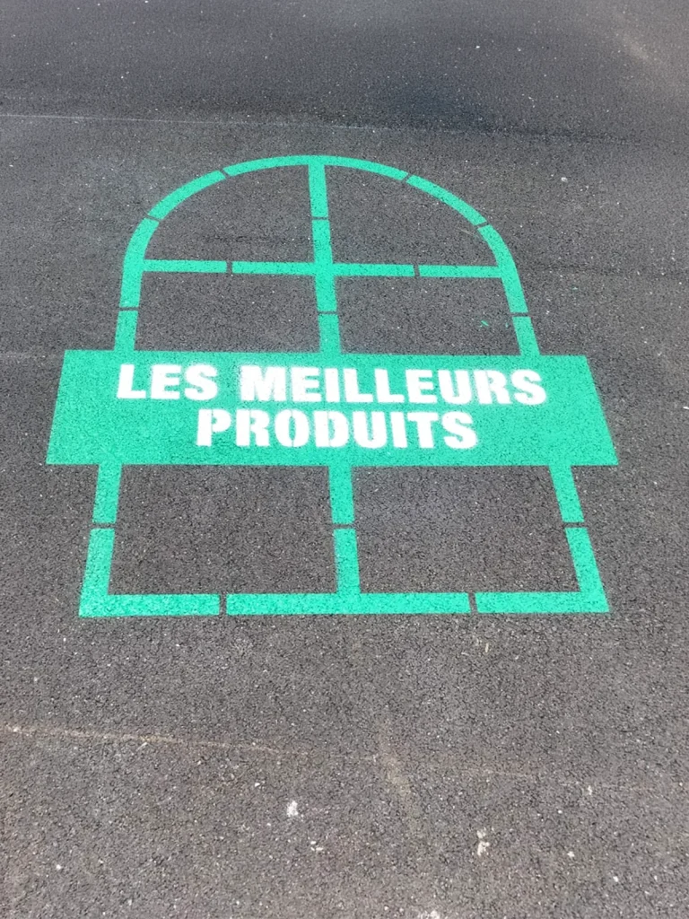 Réalisation d’un marquage au sol adhésif pour Art et Fenêtre à Saint-Gély-du-Fesc