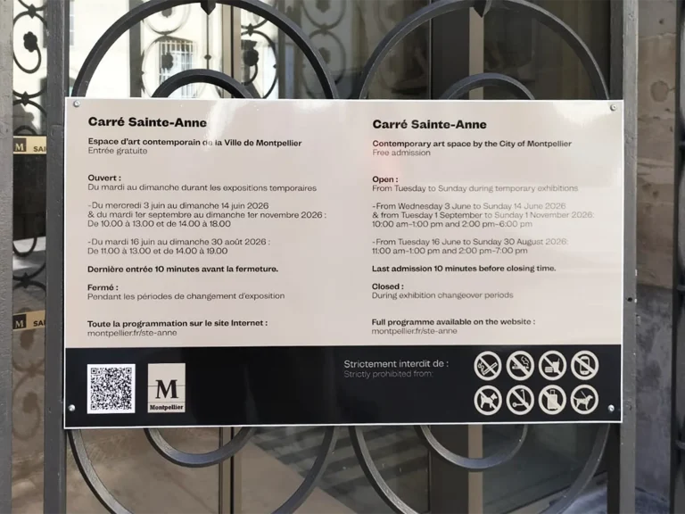 Fabrication et pose d’un panneau d’entrée pour le Carré Sainte-Anne à Montpellier