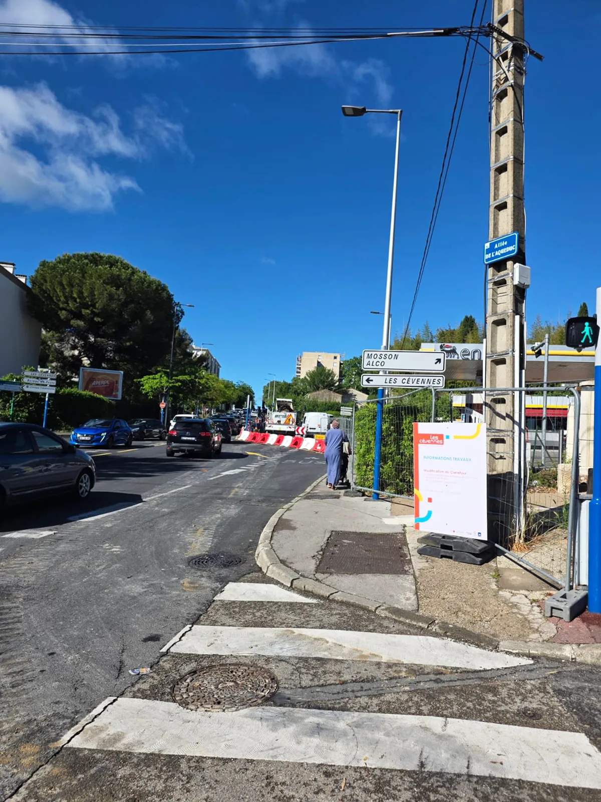 Installation d’un panneau d’information sur poteaux pour Altemed à Montpellier