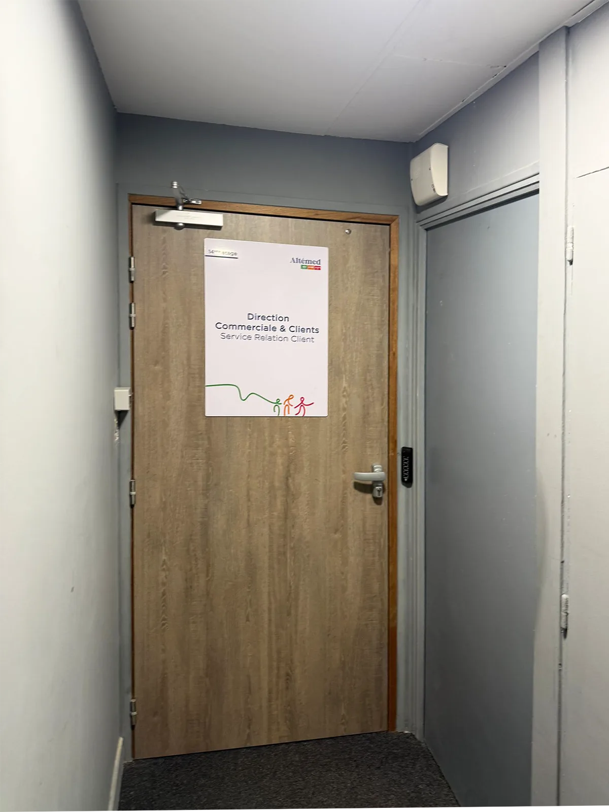 Fabrication et pose d’un panneau signalétique intérieur en Dibond pour ACM à Montpellier