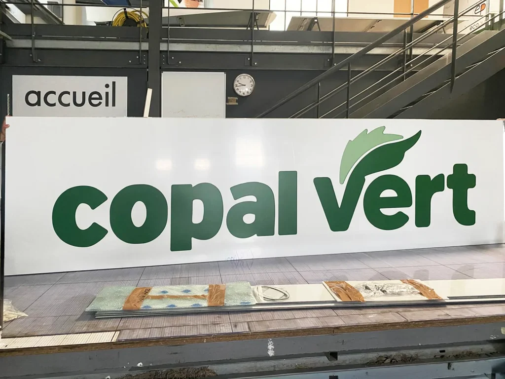 Fabrication et pose d’un caisson lumineux rectangulaire pour Copal à Montpellier