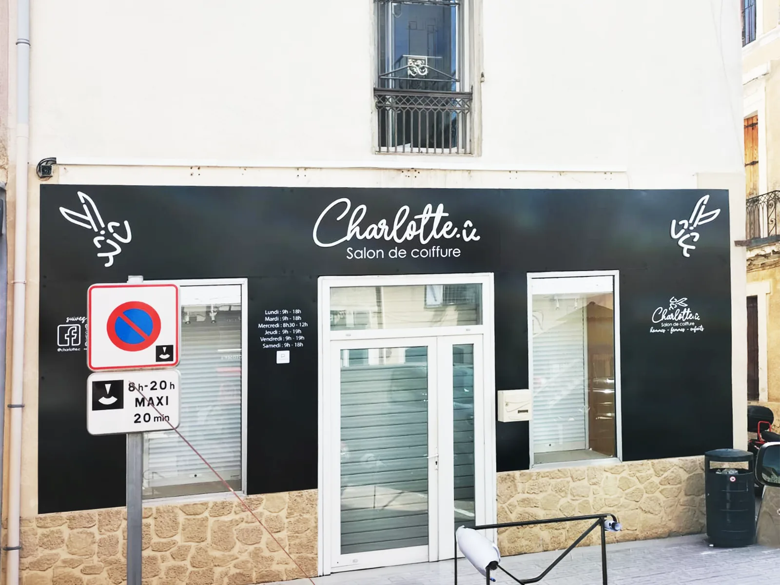 Fabrication et pose d’un panneau enseigne en Dibond pour Charlotte Coiffure à Saint-Pargoire