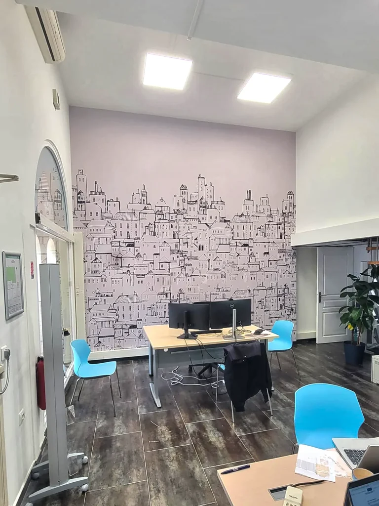 Décoration intérieure en papier peint personnalisé pour ACM à Montpellier