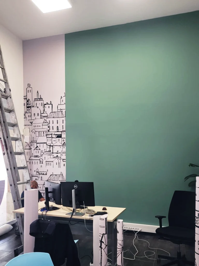 Décoration intérieure en papier peint personnalisé pour ACM à Montpellier