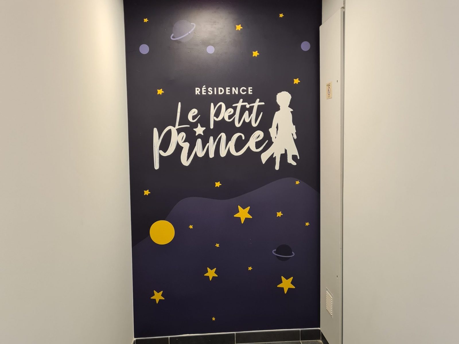 Décor mural imprimé et posé par les équipes de l’atelier enseigne Ecopub à Montpellier