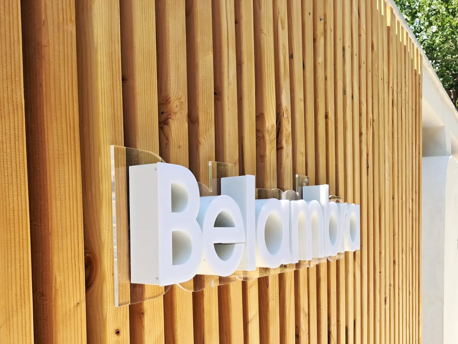 Fabrication et pose de lettres lumineuses LED en relief 3D pour Rigal à Agde