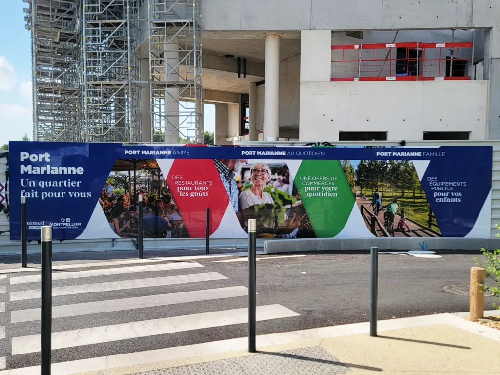 Fabrication et pose d’un panneau sur palissade de chantier pour SERM à Montpellier