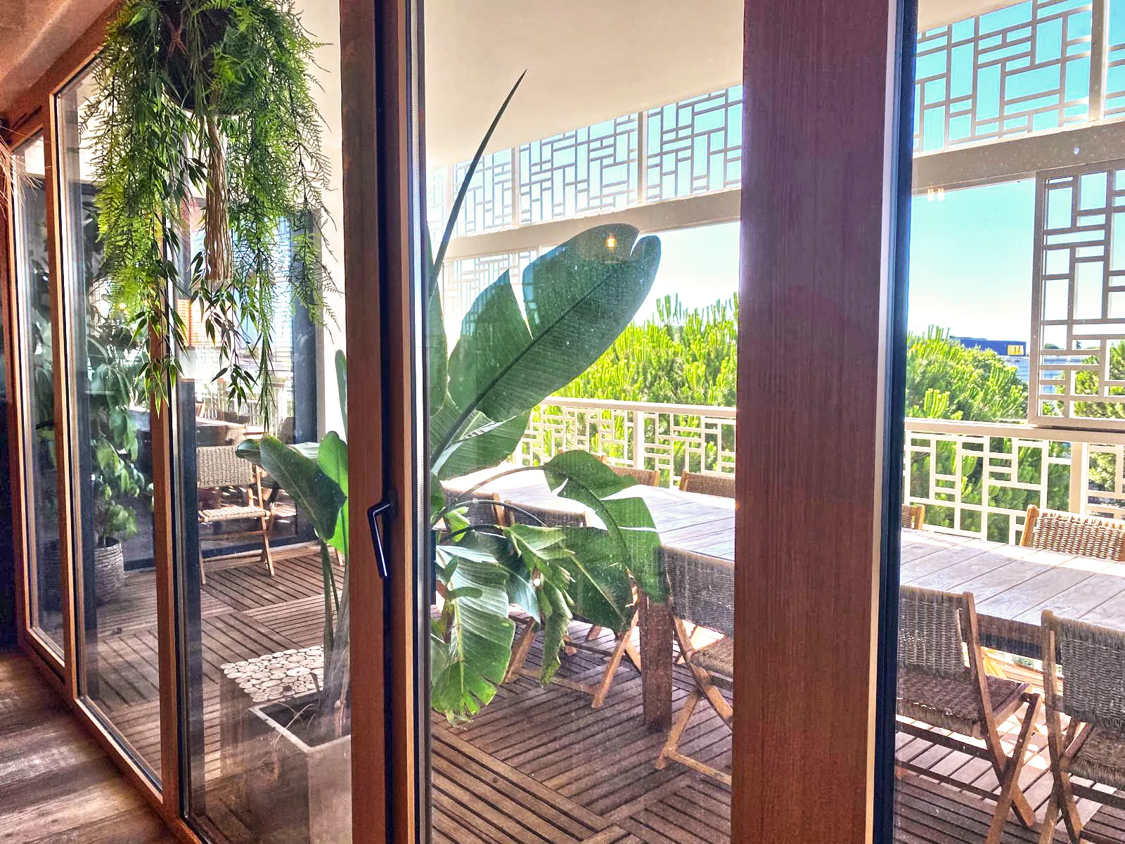 Habillage intérieur en film décoratif effet bois pour Swile à Montpellier